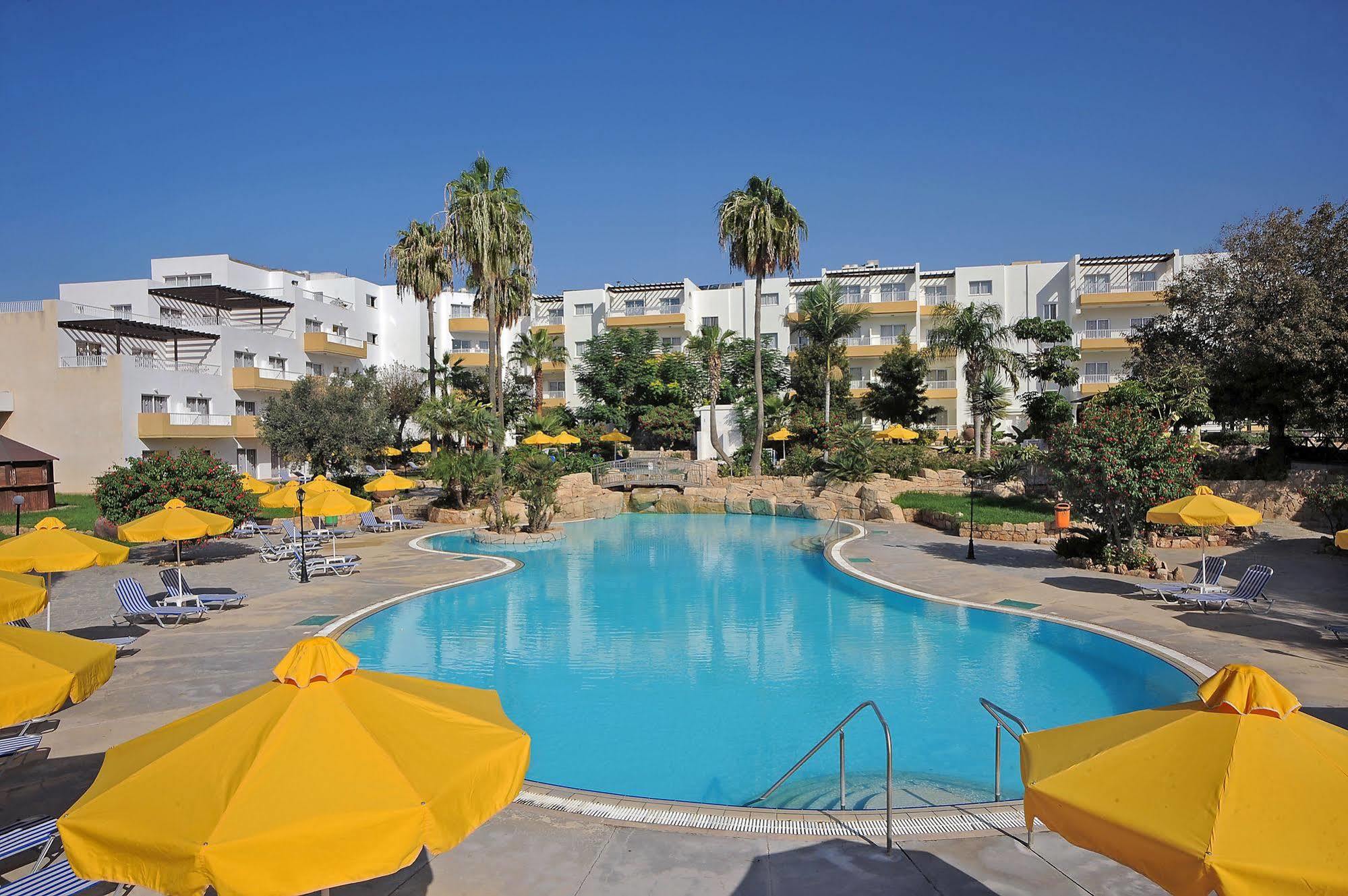 Mayfair Hotel Paphos Exterior photo